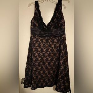 Plus size women’s lace dress